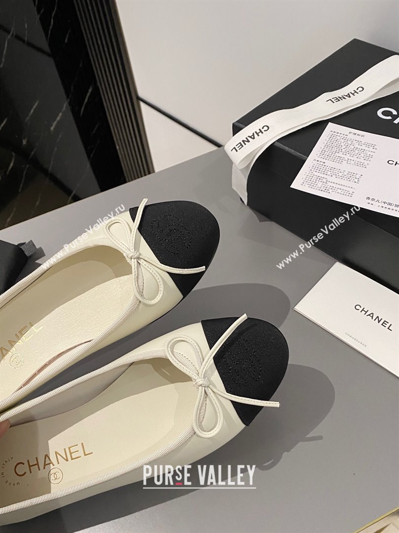 Chanel Calfskin Grosgrain Classic Ballet Flat White/Black 2024 0322 (MD-240322054)