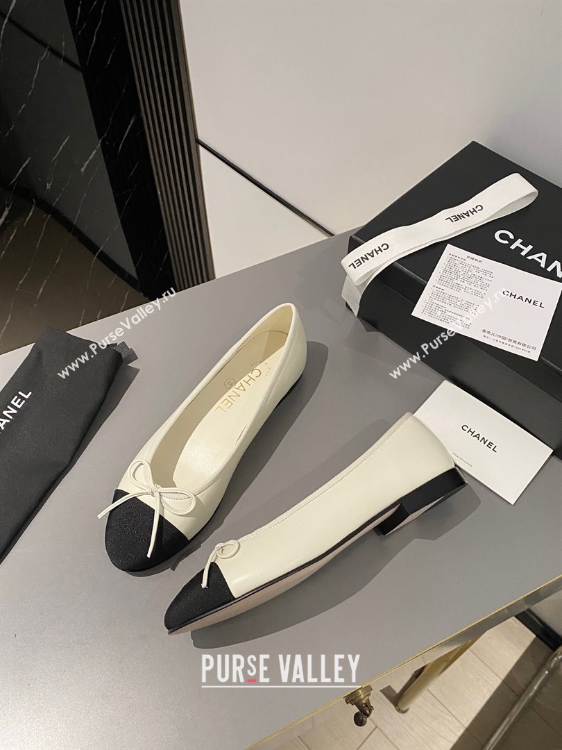 Chanel Calfskin Grosgrain Classic Ballet Flat White/Black 2024 0322 (MD-240322054)