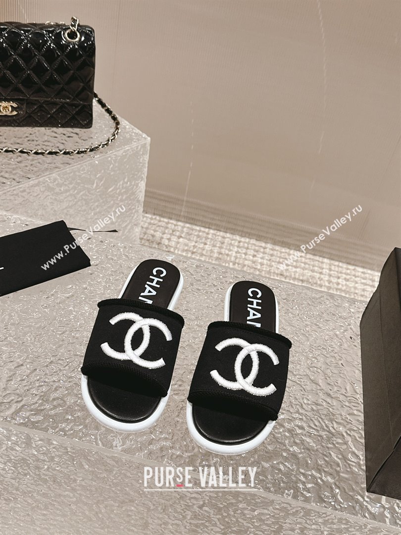 Chanel Knit Fabric Flat Slide Sandals with CC Black/White2 2024 0322 (MD-240322142)