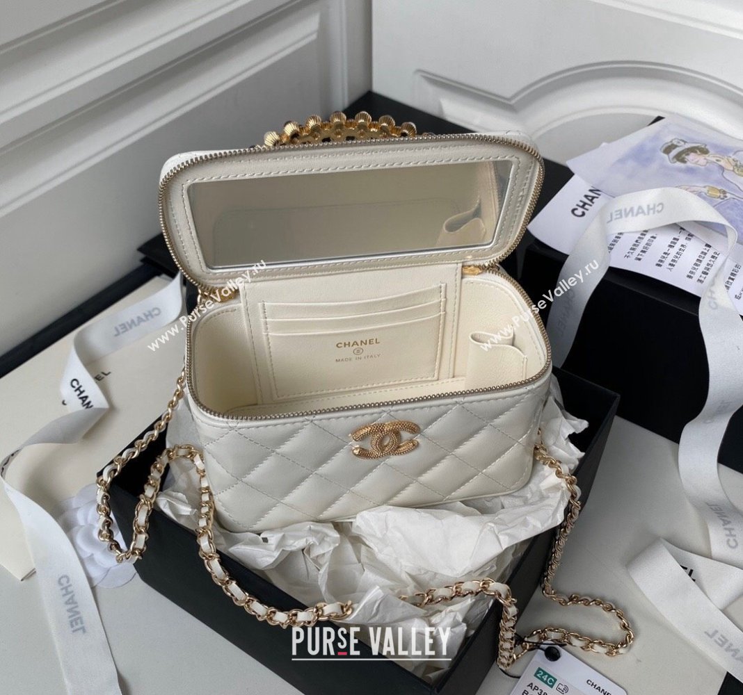 Chanel Shiny Crumpled Lambskin Clutch with Chain and Pearls Top Handle AP3804 White 2024 (yezi-240411002)