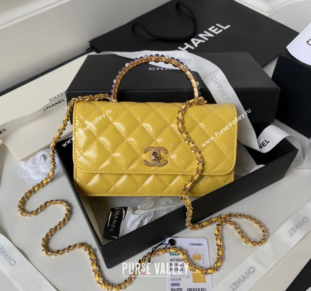 Chanel Shiny Crumpled Lambskin Clutch with Chain and Pearls Top Handle AP3803 Yellow 2024 (yezi-240411008)