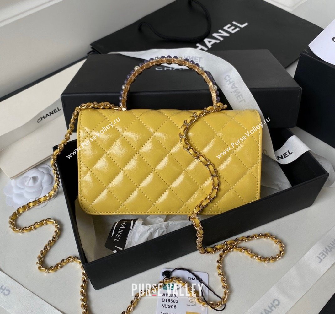 Chanel Shiny Crumpled Lambskin Clutch with Chain and Pearls Top Handle AP3803 Yellow 2024 (yezi-240411008)