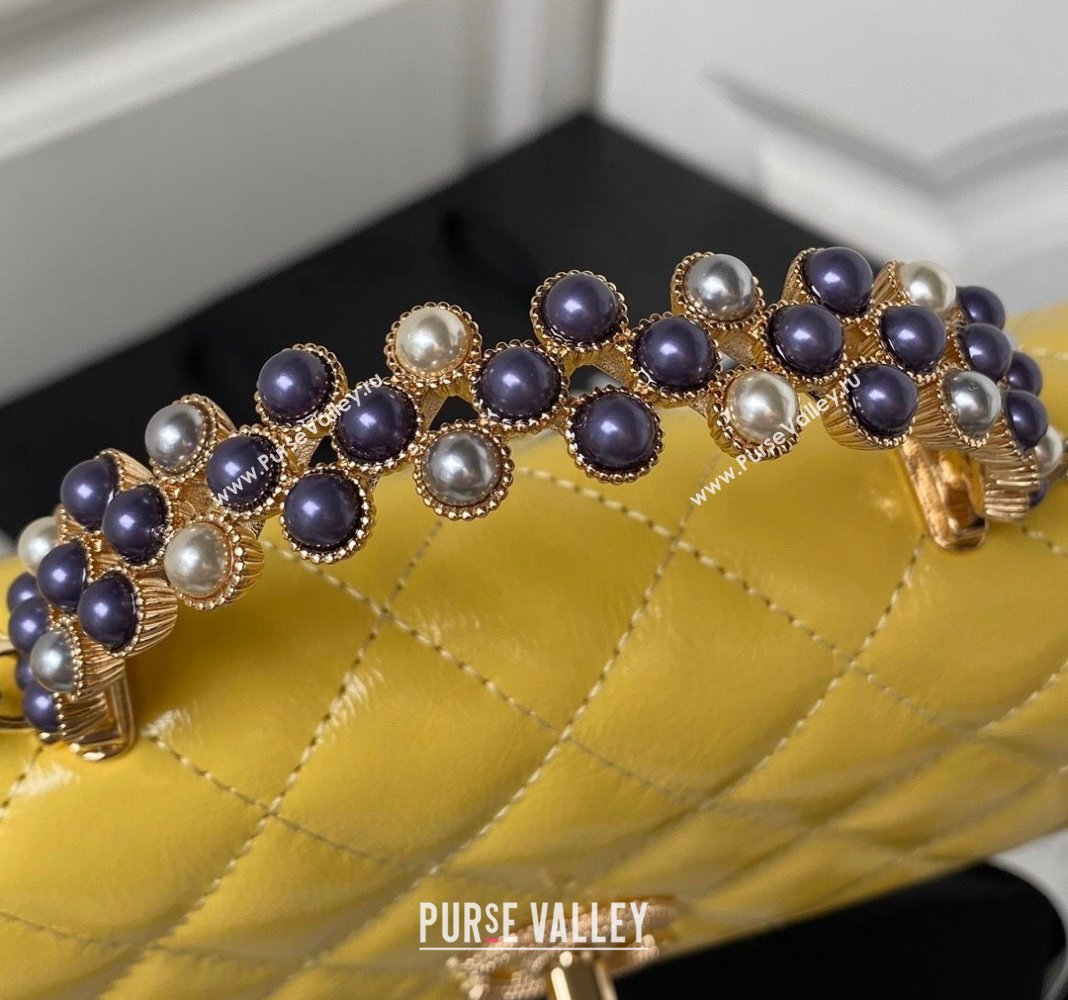 Chanel Shiny Crumpled Lambskin Clutch with Chain and Pearls Top Handle AP3803 Yellow 2024 (yezi-240411008)