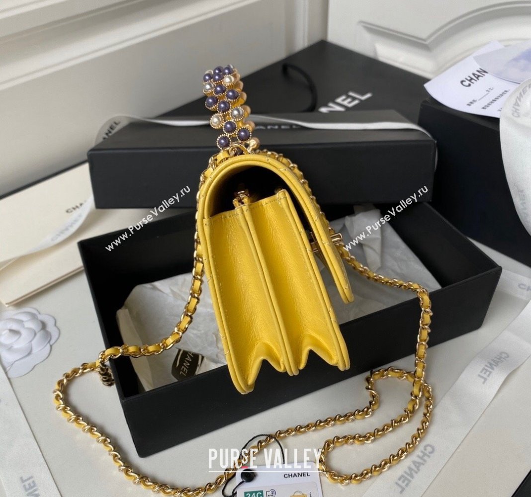 Chanel Shiny Crumpled Lambskin Clutch with Chain and Pearls Top Handle AP3803 Yellow 2024 (yezi-240411008)