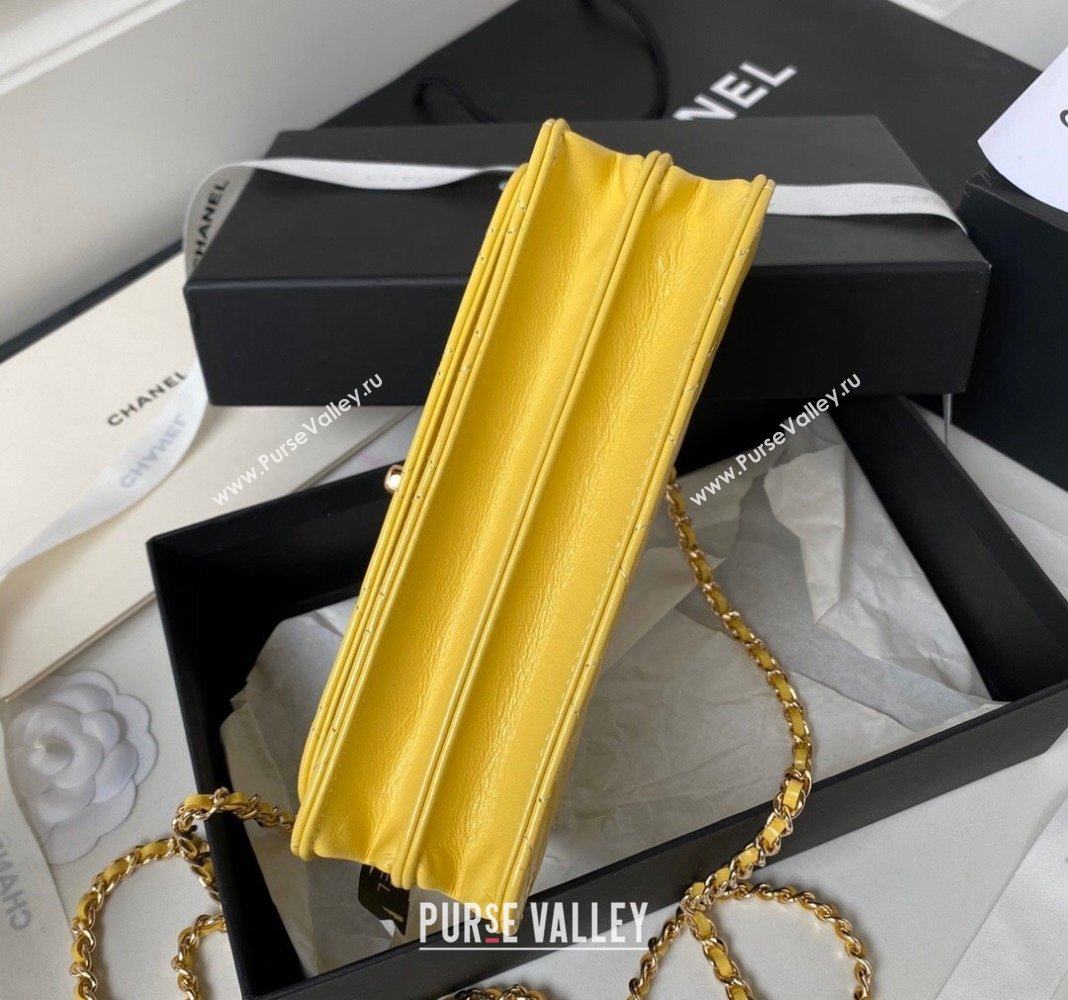 Chanel Shiny Crumpled Lambskin Clutch with Chain and Pearls Top Handle AP3803 Yellow 2024 (yezi-240411008)