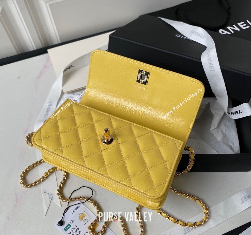 Chanel Shiny Crumpled Lambskin Clutch with Chain and Pearls Top Handle AP3803 Yellow 2024 (yezi-240411008)