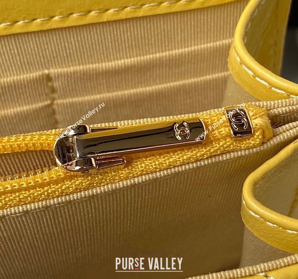 Chanel Shiny Crumpled Lambskin Clutch with Chain and Pearls Top Handle AP3803 Yellow 2024 (yezi-240411008)