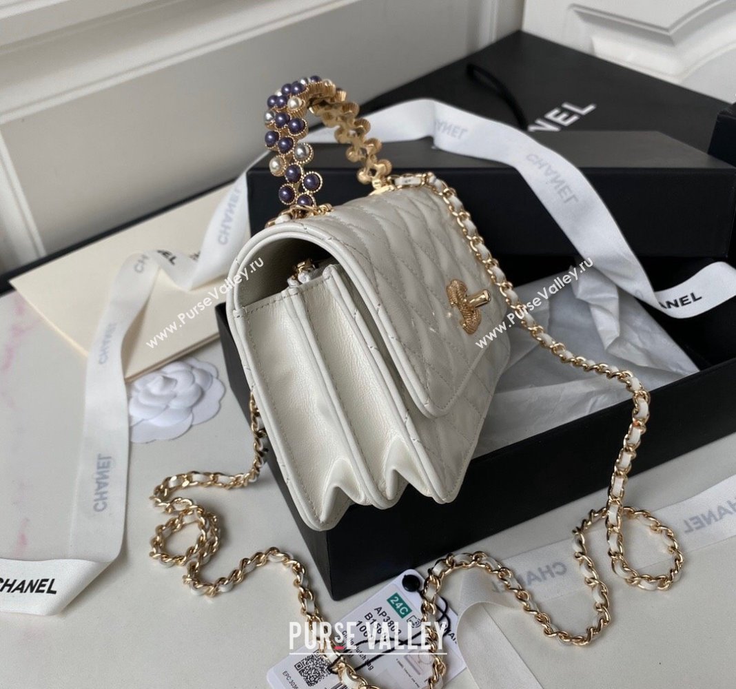 Chanel Shiny Crumpled Lambskin Clutch with Chain and Pearls Top Handle AP3803 White 2024 (yezi-240411010)