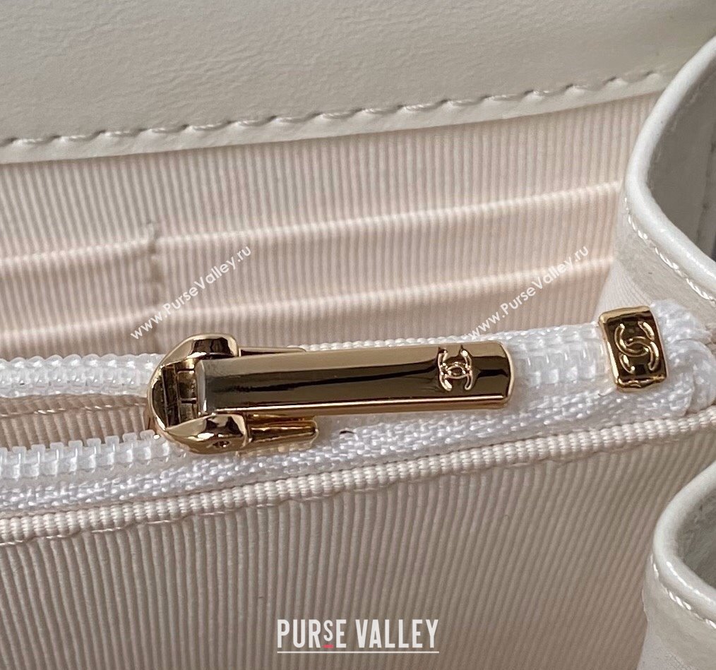 Chanel Shiny Crumpled Lambskin Clutch with Chain and Pearls Top Handle AP3803 White 2024 (yezi-240411010)