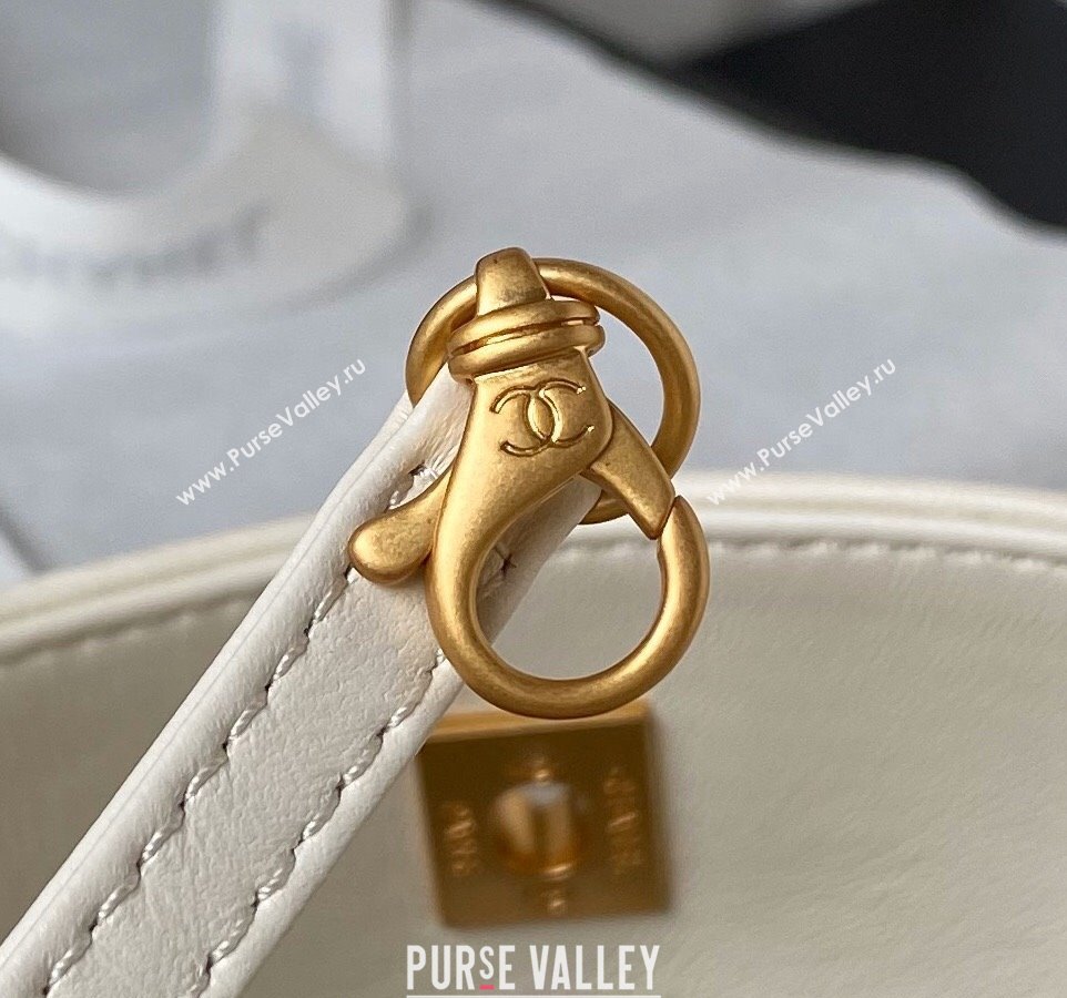 Chanel Quilted Lambskin Medium Hobo bag AS4754 White 2024 (yezi-240411039)
