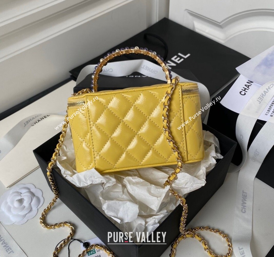 Chanel Shiny Crumpled Lambskin Clutch with Chain and Pearls Top Handle AP3804 Yellow 2024 (yezi-240411004)