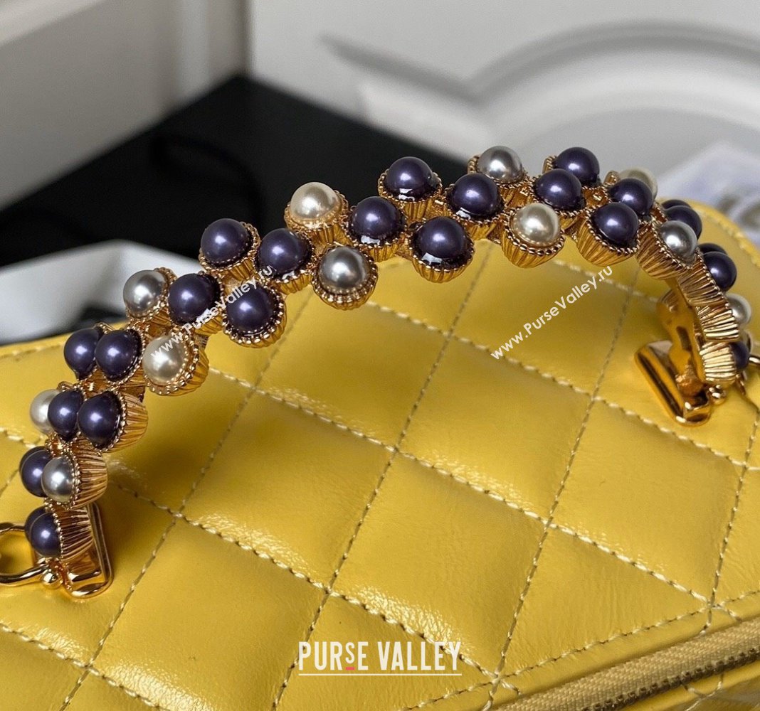 Chanel Shiny Crumpled Lambskin Clutch with Chain and Pearls Top Handle AP3804 Yellow 2024 (yezi-240411004)
