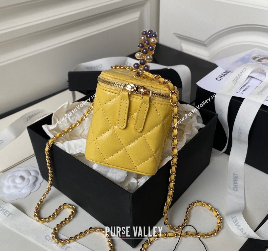 Chanel Shiny Crumpled Lambskin Clutch with Chain and Pearls Top Handle AP3804 Yellow 2024 (yezi-240411004)