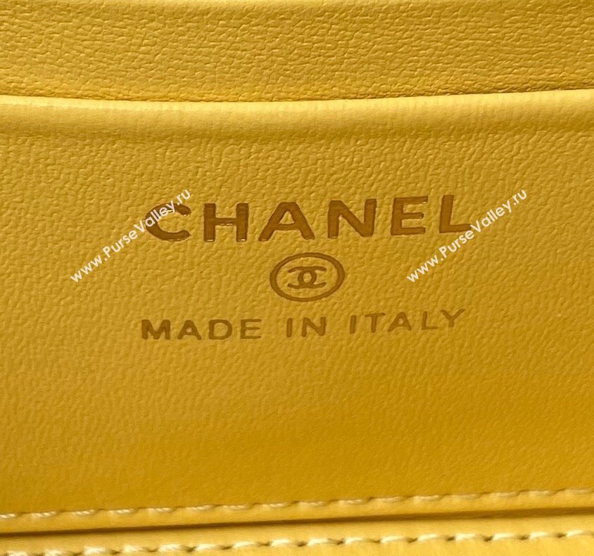 Chanel Shiny Crumpled Lambskin Clutch with Chain and Pearls Top Handle AP3804 Yellow 2024 (yezi-240411004)