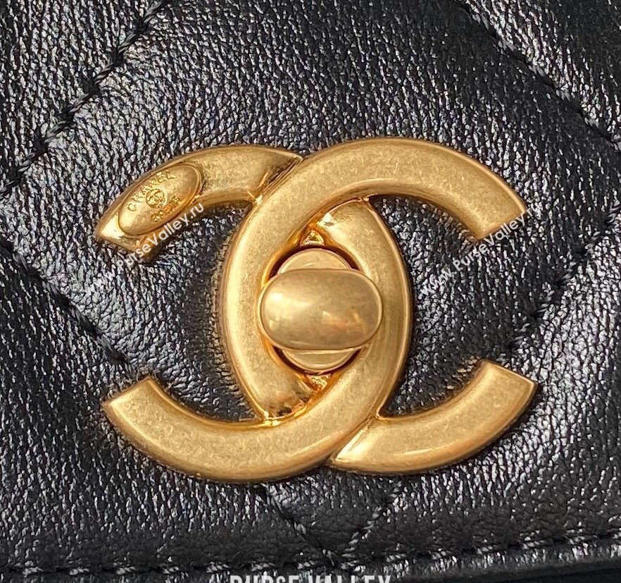 Chanel Shiny Crumpled Calfskin Medium Messenger bag AS4668 Black 2024 (yezi-240411052)