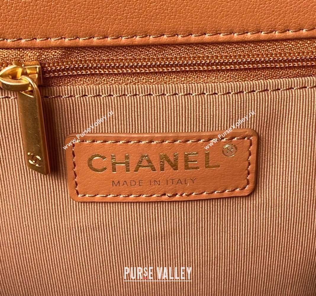 Chanel Shiny Crumpled Calfskin Medium Messenger bag AS4668 Brown 2024 (yezi-240411053)