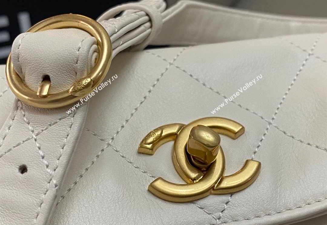 Chanel Shiny Crumpled Calfskin Medium Messenger bag AS4668 White 2024 (yezi-240411055)