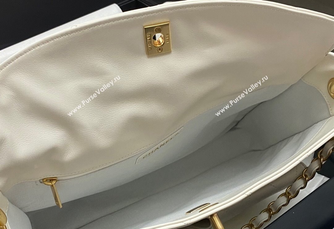Chanel Shiny Crumpled Calfskin Medium Messenger bag AS4668 White 2024 (yezi-240411055)