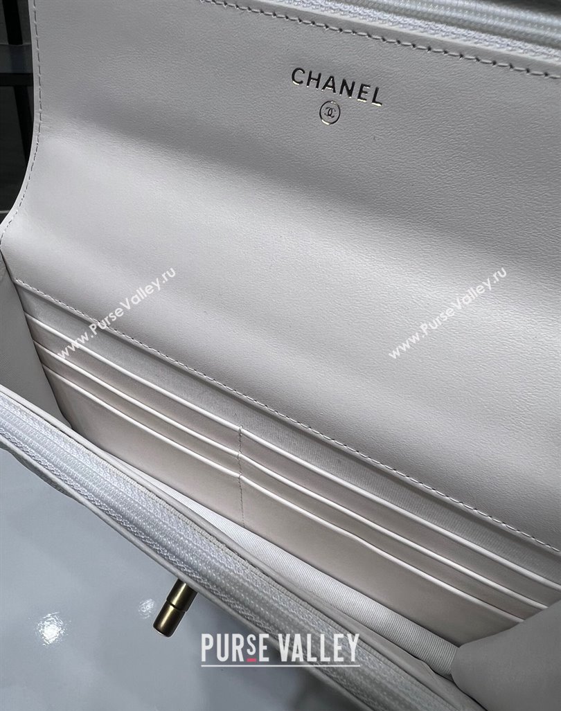 Chanel Grained Calfskin Clutch with Heart Chain AP3201 White 2024 (ssz-240411021)