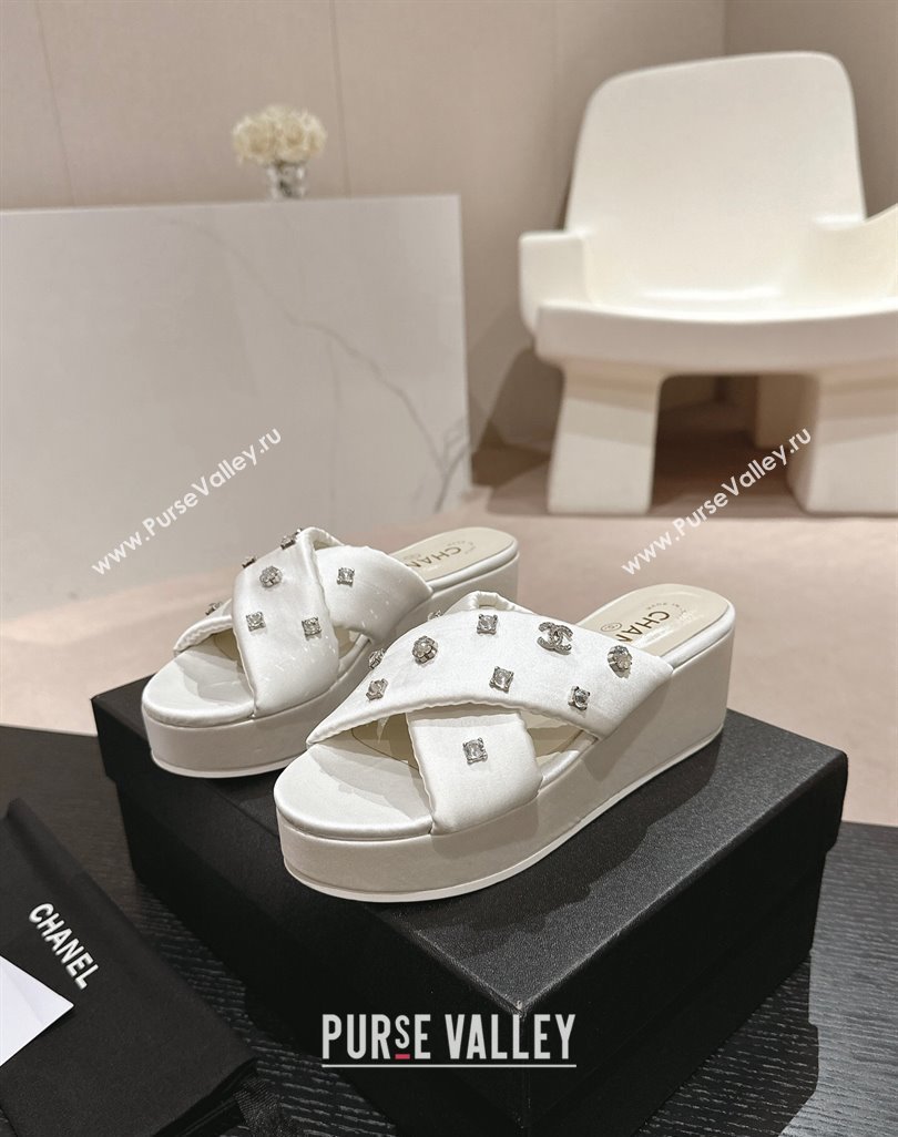 Chanel Fabric Wedge Slide Sandals 5cm with Crystals Charm White 2024 0424 (MD-240424088)