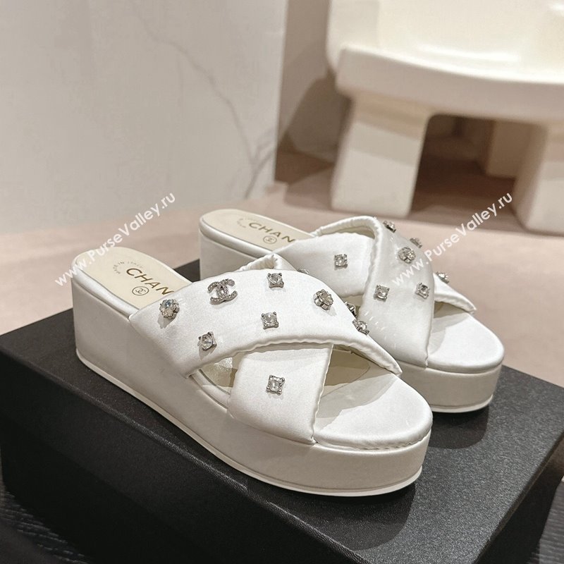 Chanel Fabric Wedge Slide Sandals 5cm with Crystals Charm White 2024 0424 (MD-240424088)