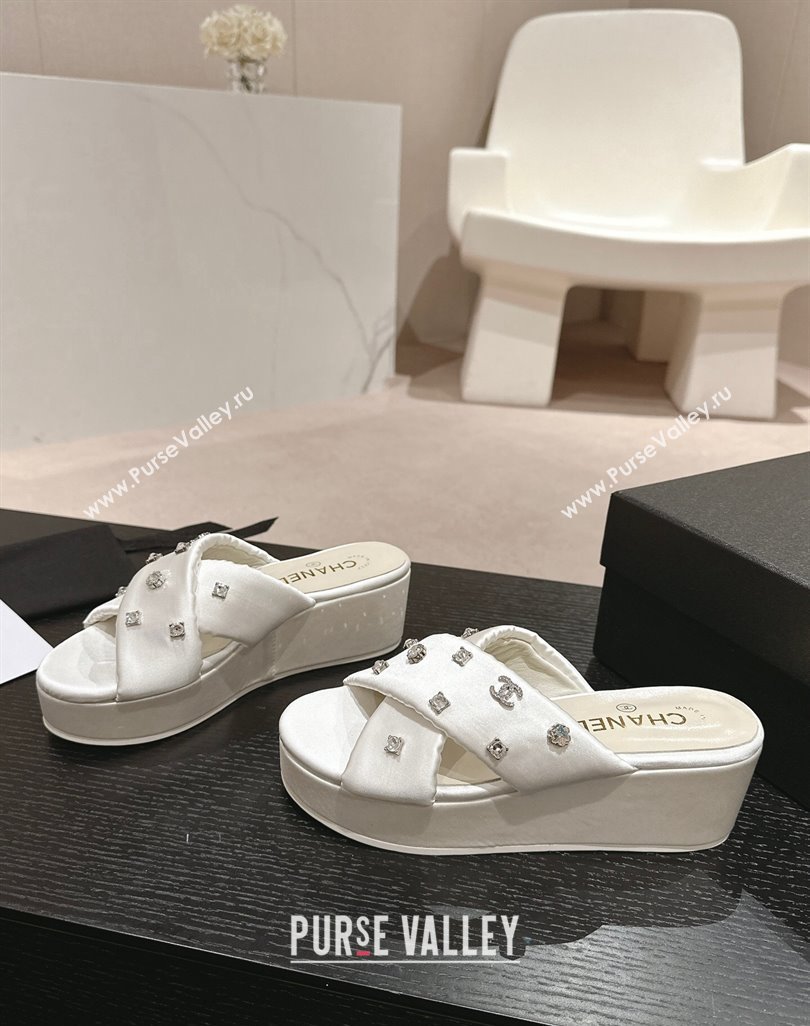 Chanel Fabric Wedge Slide Sandals 5cm with Crystals Charm White 2024 0424 (MD-240424088)