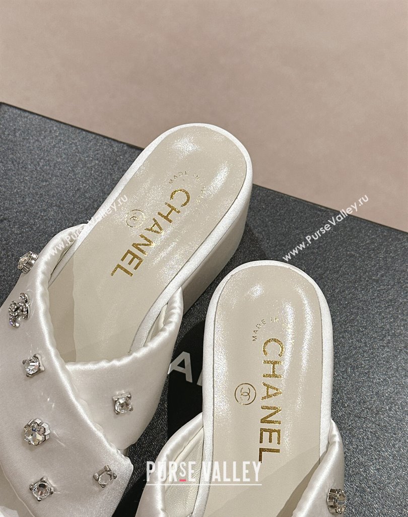 Chanel Fabric Wedge Slide Sandals 5cm with Crystals Charm White 2024 0424 (MD-240424088)