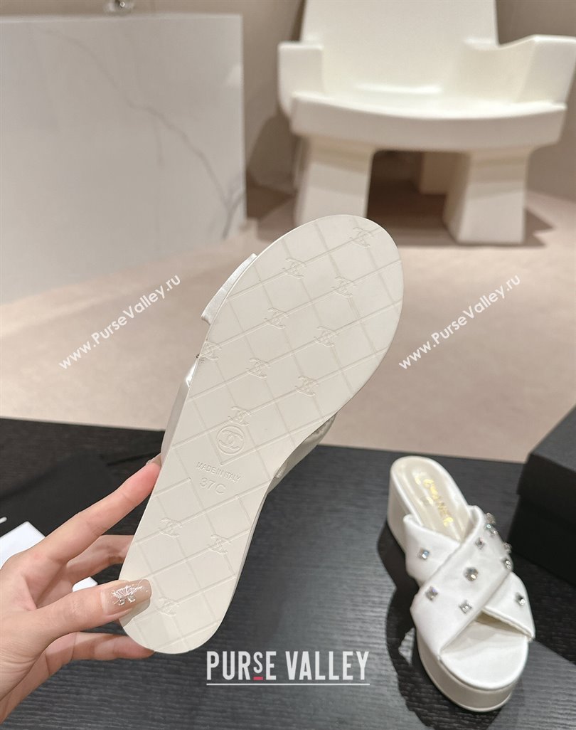 Chanel Fabric Wedge Slide Sandals 5cm with Crystals Charm White 2024 0424 (MD-240424088)