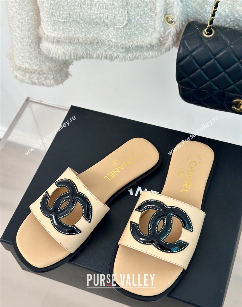 Chanel Calfskin Flat Slide Sandals with Maxi CC Beige 2024 0424 (MD-240424108)