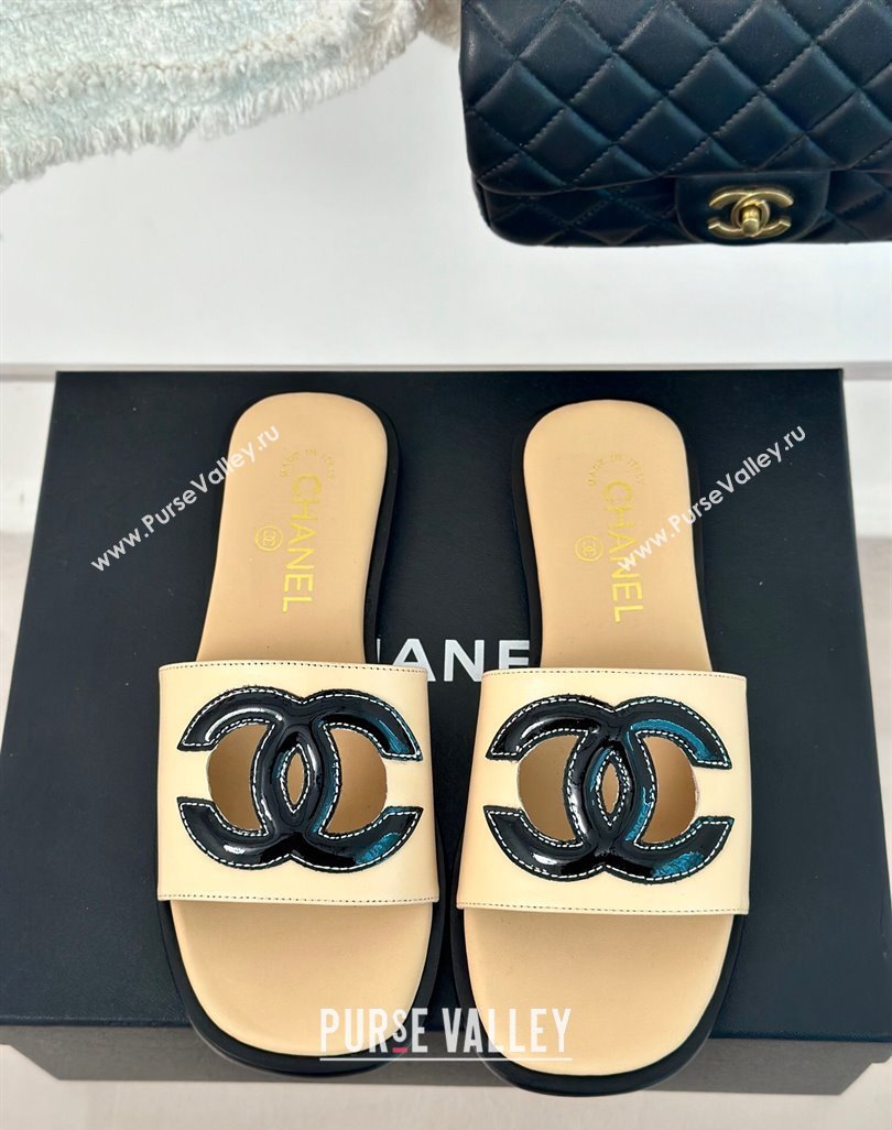 Chanel Calfskin Flat Slide Sandals with Maxi CC Beige 2024 0424 (MD-240424108)