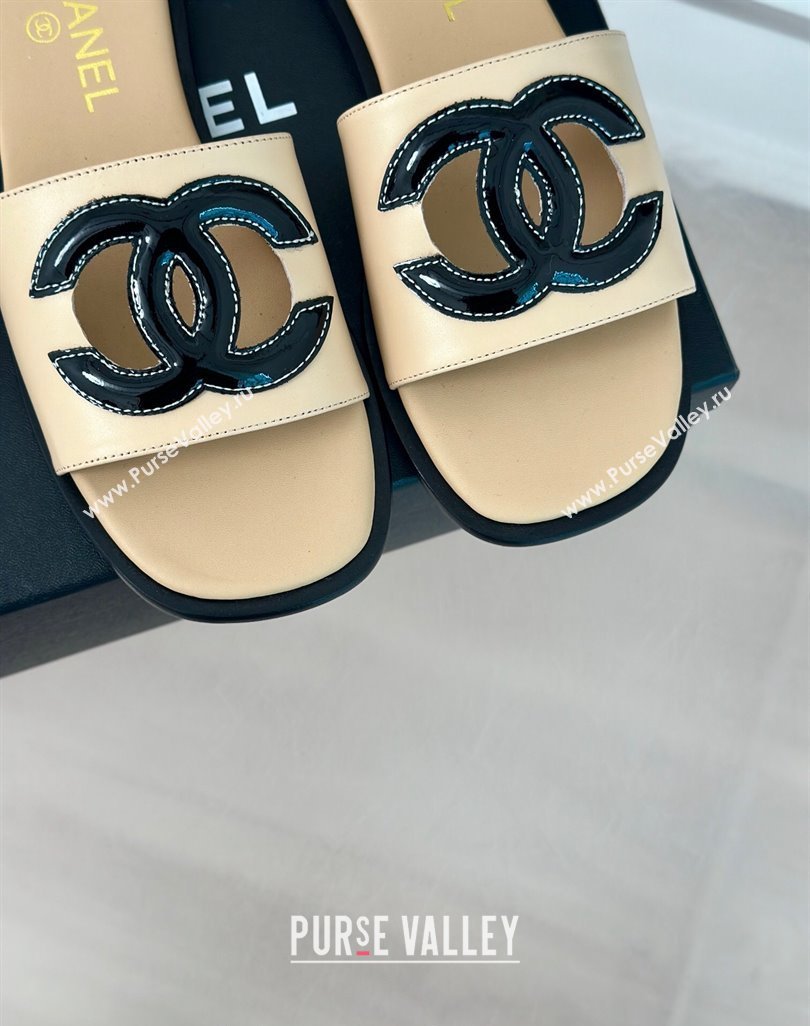 Chanel Calfskin Flat Slide Sandals with Maxi CC Beige 2024 0424 (MD-240424108)