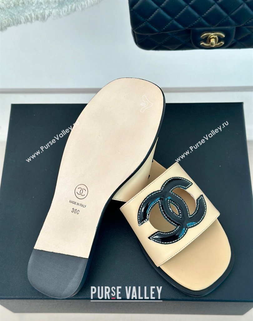 Chanel Calfskin Flat Slide Sandals with Maxi CC Beige 2024 0424 (MD-240424108)