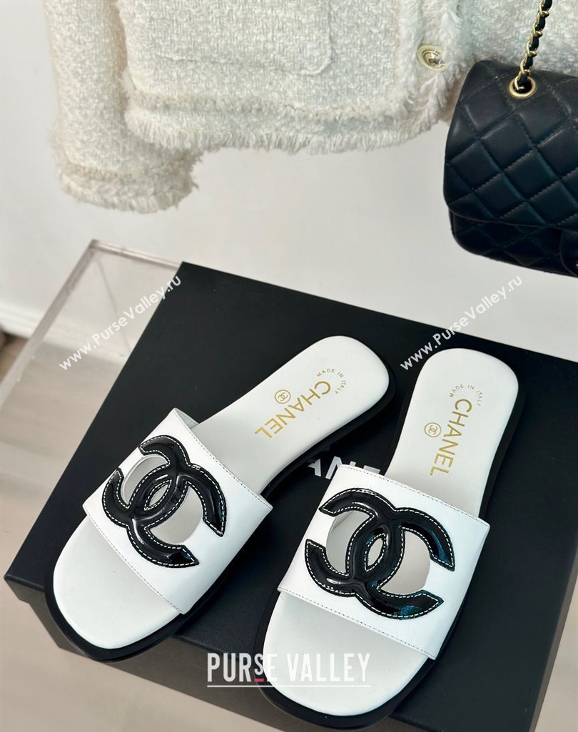 Chanel Calfskin Flat Slide Sandals with Maxi CC White 2024 0424 (MD-240424110)