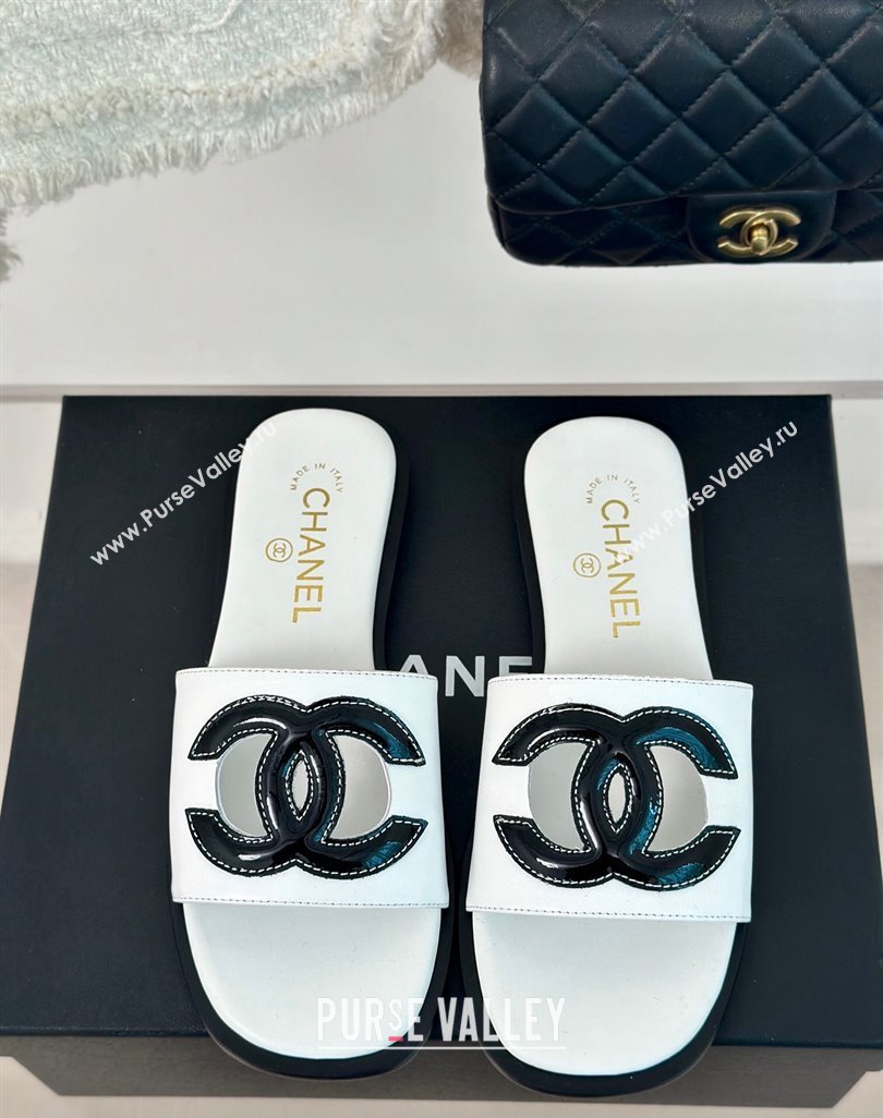 Chanel Calfskin Flat Slide Sandals with Maxi CC White 2024 0424 (MD-240424110)