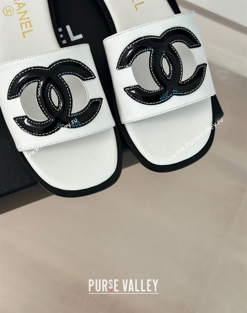Chanel Calfskin Flat Slide Sandals with Maxi CC White 2024 0424 (MD-240424110)
