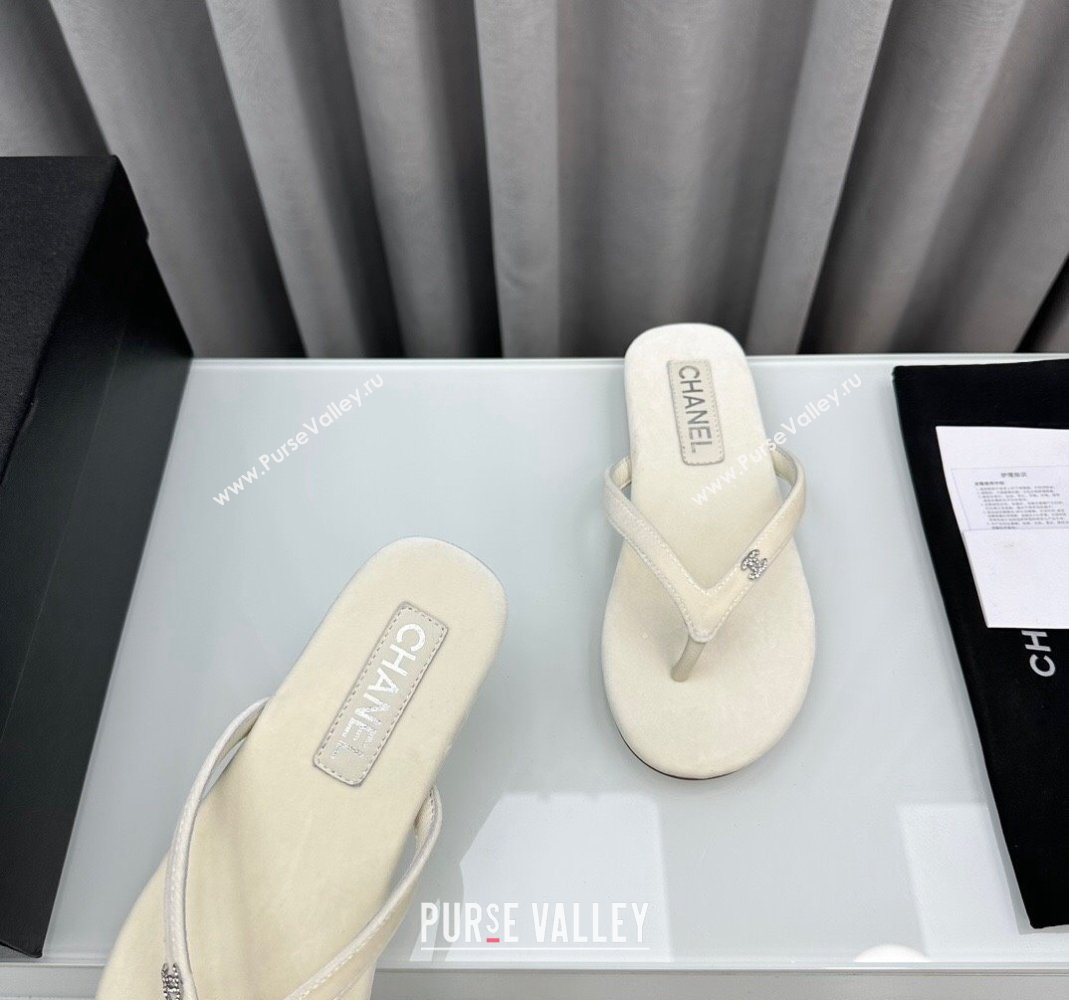 Chanel Velvet Flat Thong Slide Sandals with Crystal CC G45716 White 2024 (MD-240425043)