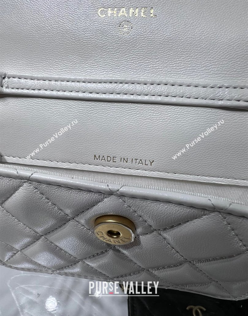 Chanel Lambskin Clutch with Pearls Chain White 2024 AP4010 (yezi-240517085)