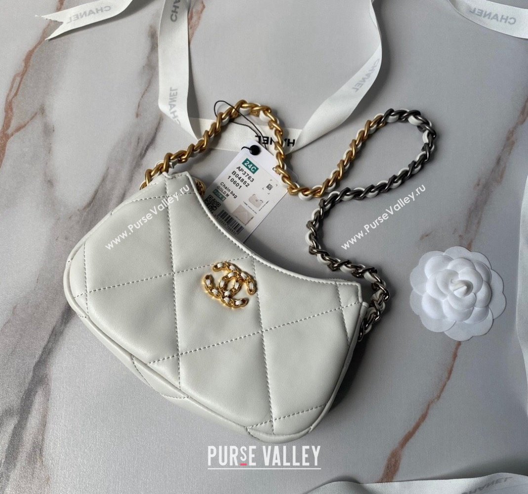 Chanel 19 Calfskin Clutch with Short Chain AP3763 White 2024 (yezi-240517122)