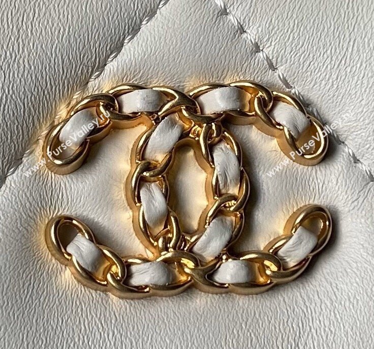Chanel 19 Calfskin Clutch with Long Chain AP3763 White 2024 (yezi-240517125)