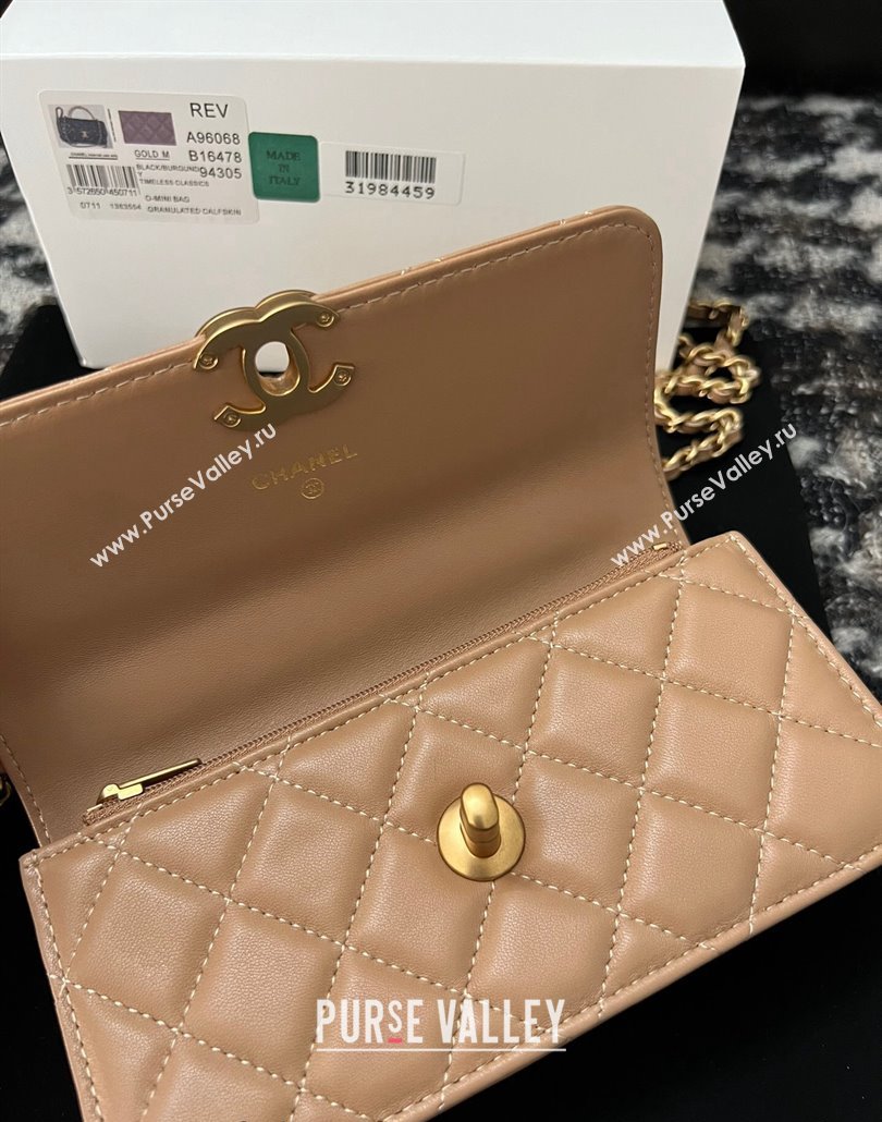 Chanel Shiny Lambskin Clutch with Chain and CC Top Handle Beige 2024 A96068 (yezi-240518002)