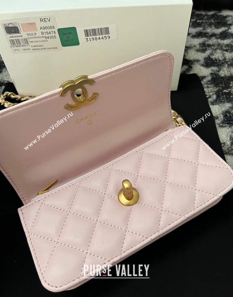 Chanel Shiny Lambskin Clutch with Chain and CC Top Handle Light Pink 2024 A96068 (yezi-240518003)