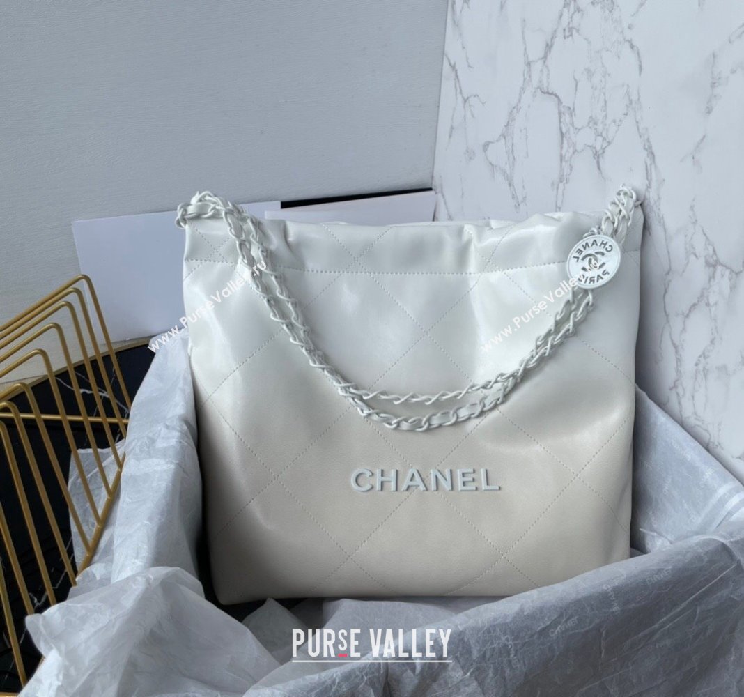Chanel 22 Patent Gradient Calfskin Lacquered Metal Small Shopping Bag AS3260 White/Light Grey 2024 (yezi-240517025)