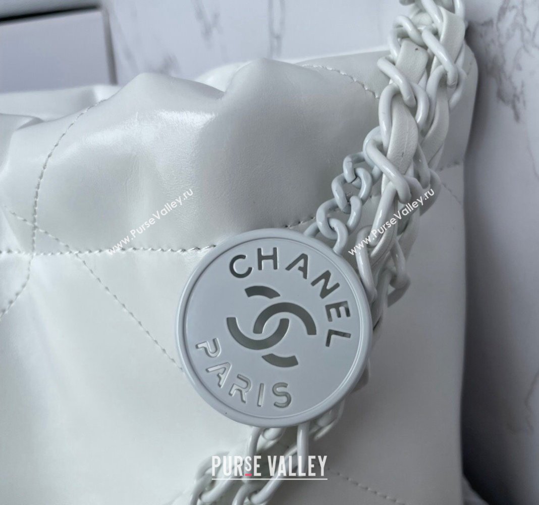 Chanel 22 Patent Gradient Calfskin Lacquered Metal Small Shopping Bag AS3260 White/Light Grey 2024 (yezi-240517025)