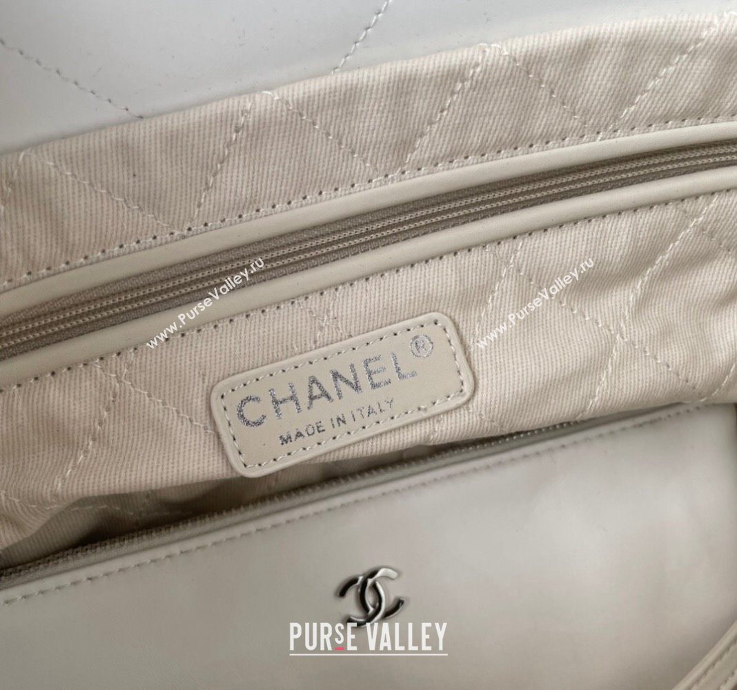 Chanel 22 Patent Gradient Calfskin Lacquered Metal Small Shopping Bag AS3260 White/Light Grey 2024 (yezi-240517025)