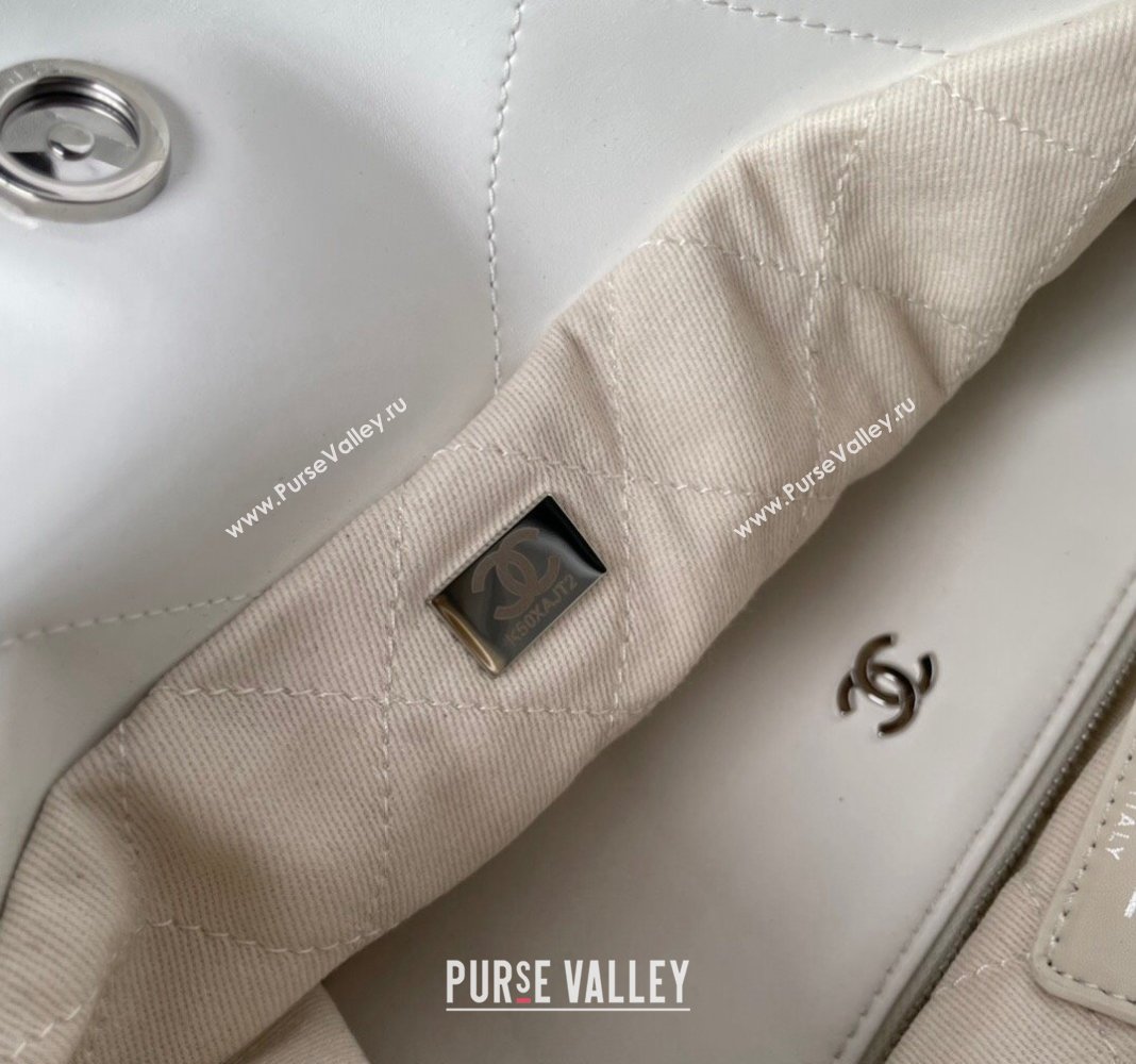 Chanel 22 Patent Gradient Calfskin Lacquered Metal Small Shopping Bag AS3260 White/Light Grey 2024 (yezi-240517025)