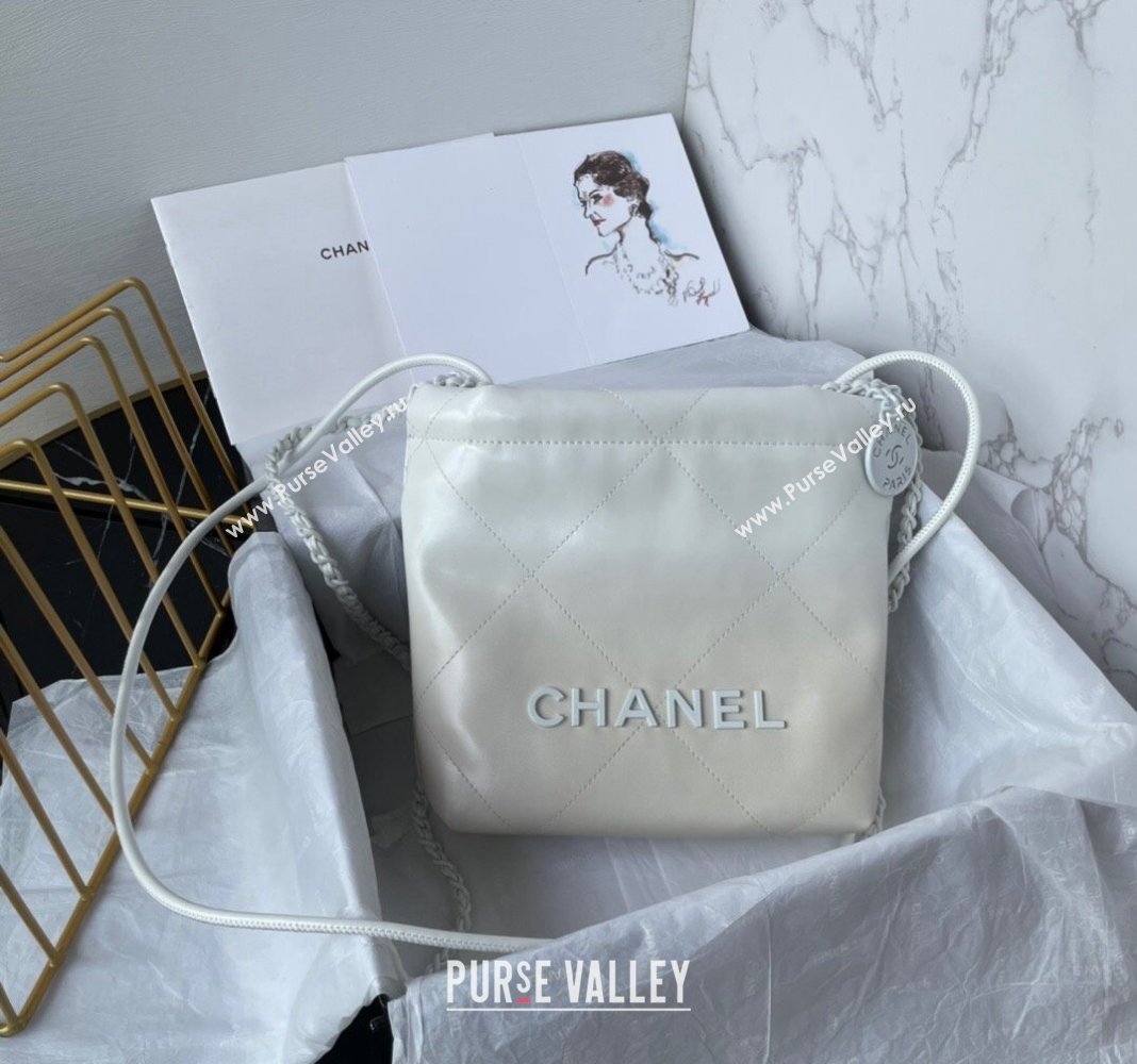 Chanel 22 Patent Gradient Calfskin Lacquered Metal Mini Shopping Bag AS3980 White/Light Grey 2024 (yezi-240517022)