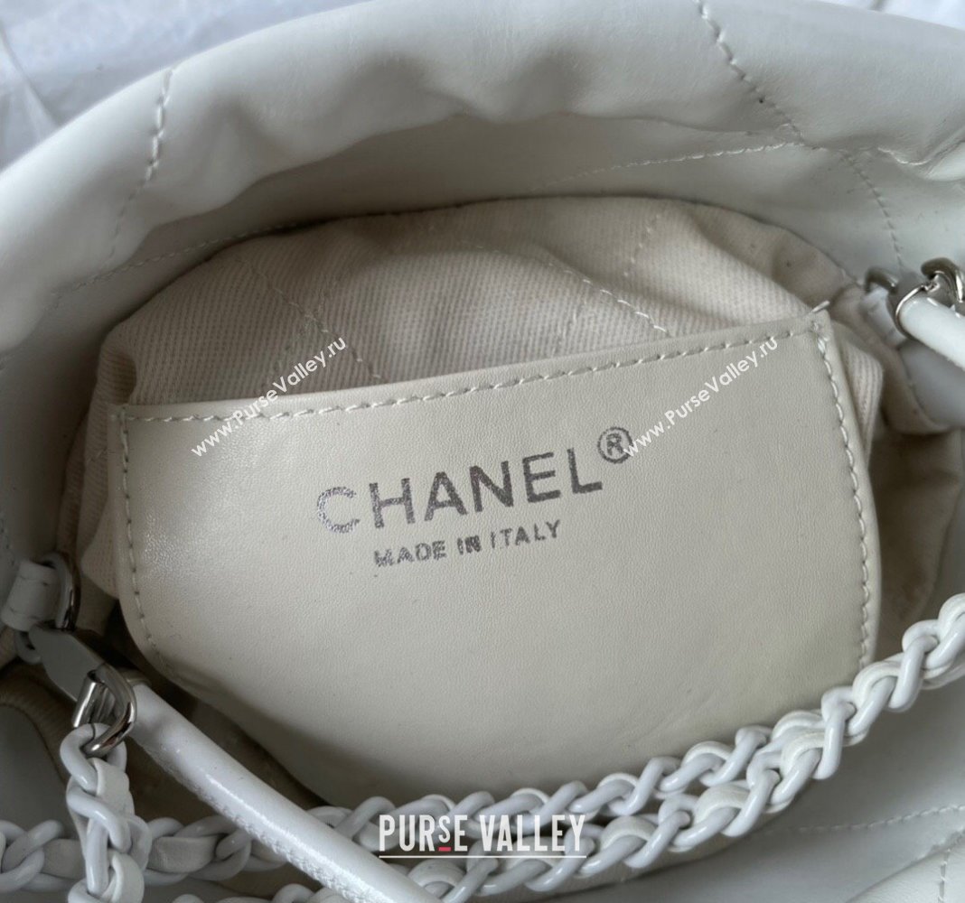 Chanel 22 Patent Gradient Calfskin Lacquered Metal Mini Shopping Bag AS3980 White/Light Grey 2024 (yezi-240517022)