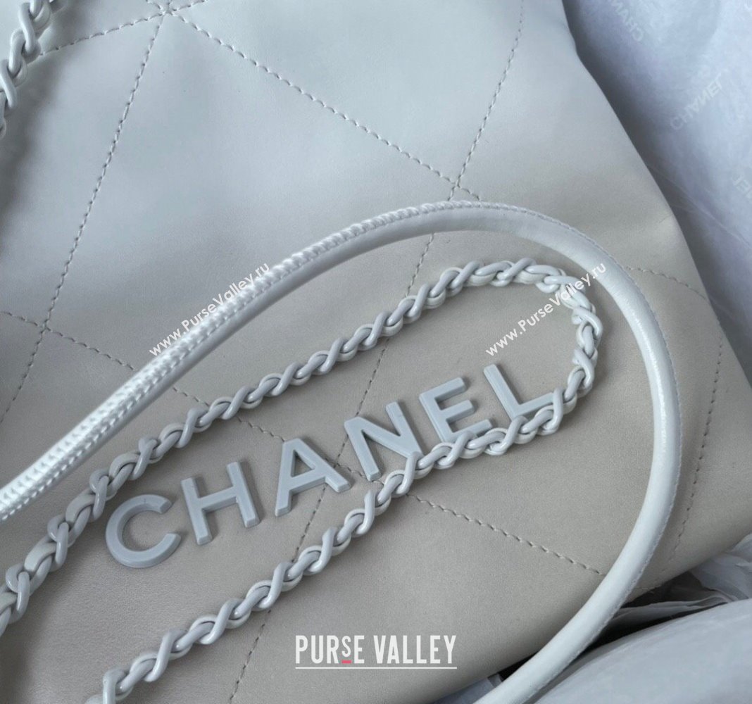 Chanel 22 Patent Gradient Calfskin Lacquered Metal Mini Shopping Bag AS3980 White/Light Grey 2024 (yezi-240517022)