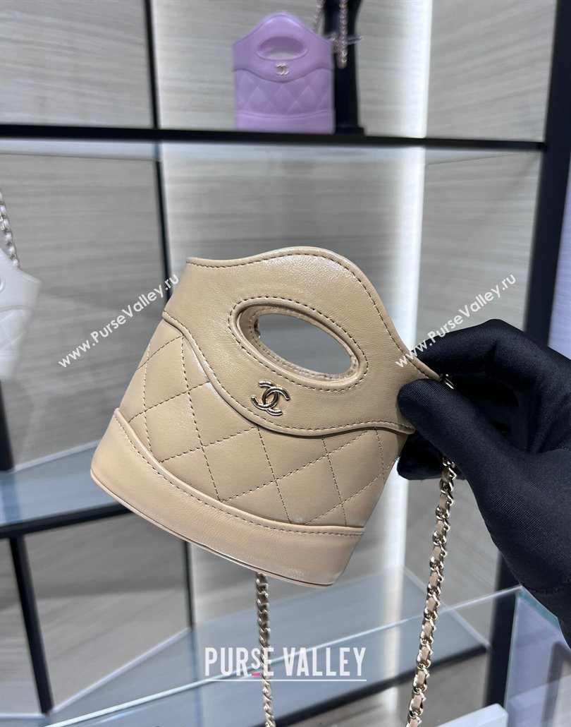 Chanel Shiny Lambskin Clutch with Chain AP3924 Beige 2024 (yezi-240517079)