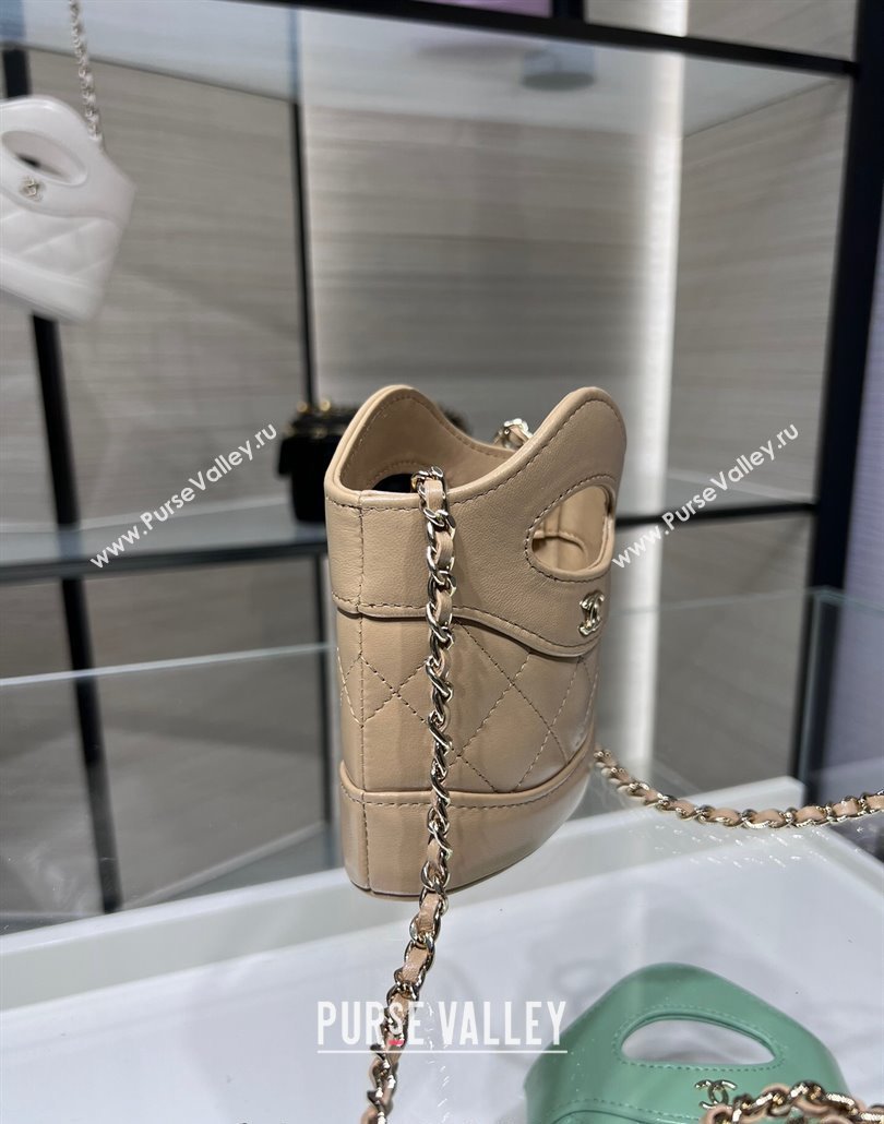 Chanel Shiny Lambskin Clutch with Chain AP3924 Beige 2024 (yezi-240517079)